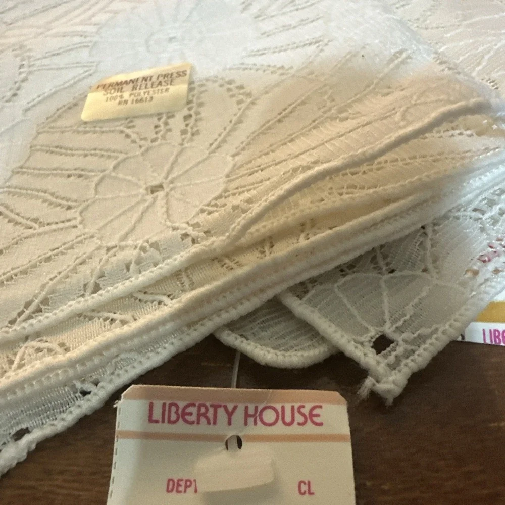 Set of 12 Vintage Matching Decor, From Liberty House 16 X 16NapkinsNWT